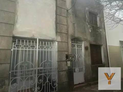 Casa en venta - 2 Dormitorios 1 Baño - La Plata