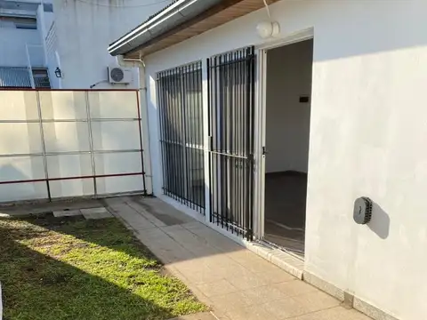 Depto Tipo Casa en Alquiler de 1 dormitorio