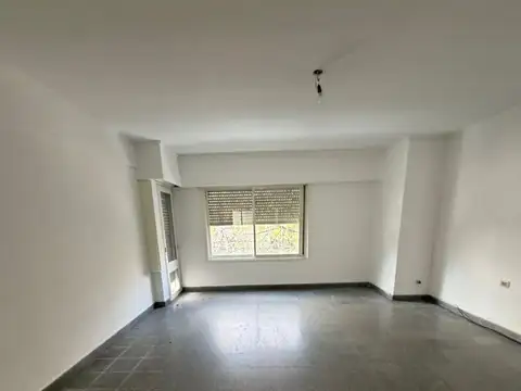 42 e/ 4 y 5 , Piso 1