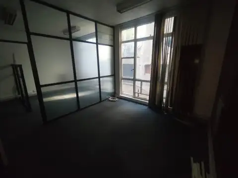 Oficina 4 ambientes con 2 baños