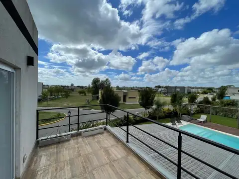 Casa  en Venta en Santa Lucia, Pilar del Este, Pilar