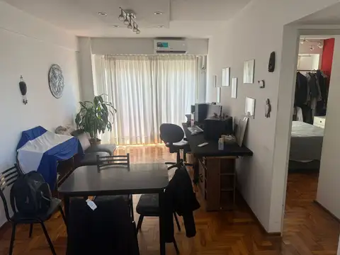Departamento de 2 Ambientes al Frente con balcon Luminoso Muy Buen estado!