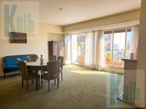 Departamento 5 ambientes con dependencia en venta, piso completo con balcón aterrazado en Recoleta