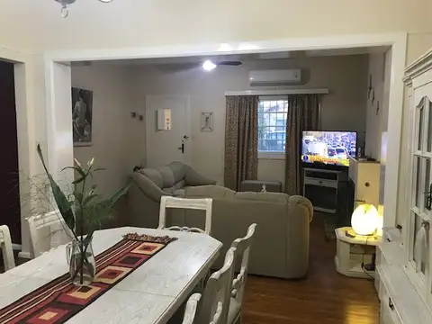 Casa 6 ambientes con 4 baños