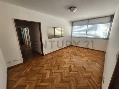 Alquiler departamento 3 ambientes luminoso en flores