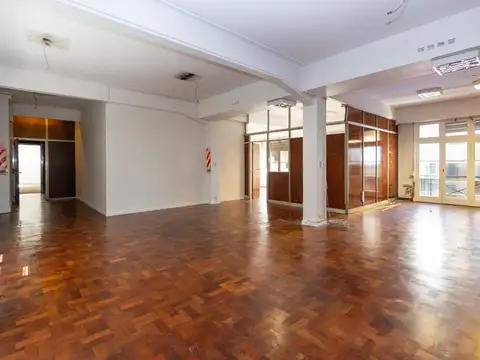 VENTA DE GRAN OFICINA COMERCIAL EN MICROCENTRO!