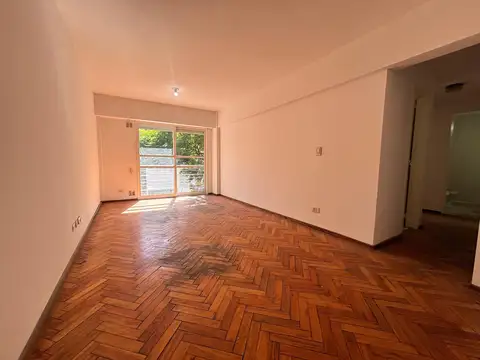 Venta Dpto de 3 dormitorios con balcón al frente