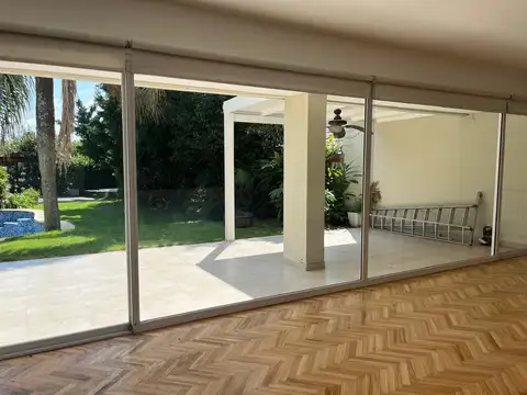 Casa 6 ambientes con 4 baños