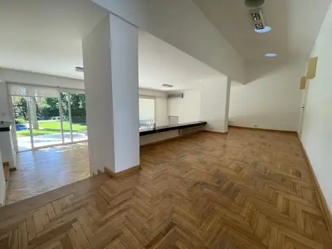 Casa en Venta con 4 cocheras