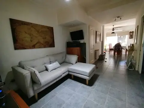 Depto Tipo Casa 5 ambientes con 2 baños