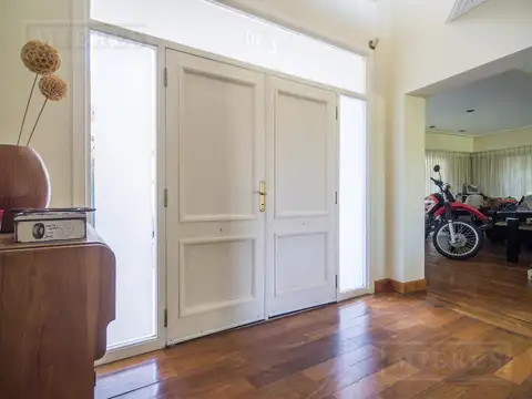 Gran casa en venta en el Barrio Las Palmas con tres dormitorios y amplio jardin