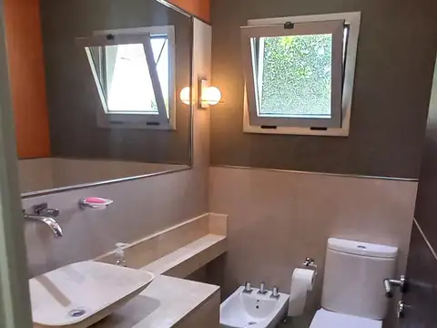 Casa en Venta con 2 cocheras