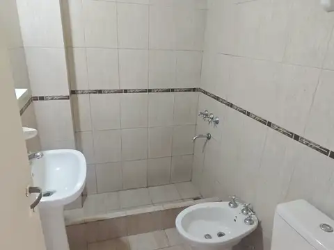 Departamento en alquiler en Ramos Mejia Sur con cochera descubierta