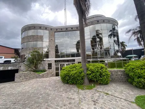 OFICINA 125 M² EN EDIFICIO PENACO SOL – SUCRE Y JOSÉ INGENIEROS – 3 COCHERAS