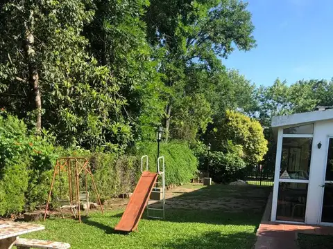 Casa en Venta con 2 cocheras
