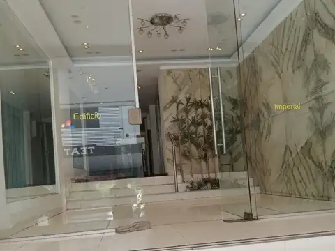 VENTA DEPTO. 6 AMBIENTES CON DEP. SERV., CENTRO.