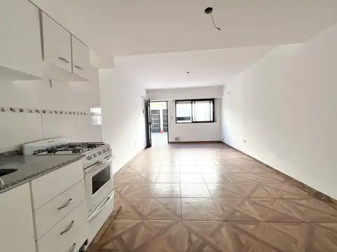 Depto Tipo Casa en Alquiler en Barrio Matheu, $ 420.000
