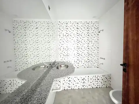Depto Tipo Casa en Alquiler al Este
