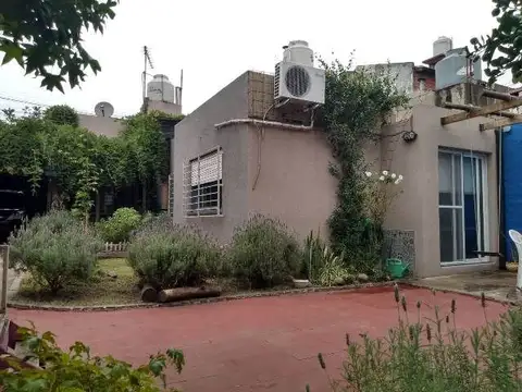 Casa 4 ambientes a una cuadra de Camino de Cintura