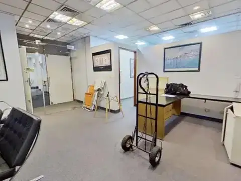 Oficina categoría A con 2 cocheras fijas y cubiertas - Monserrat