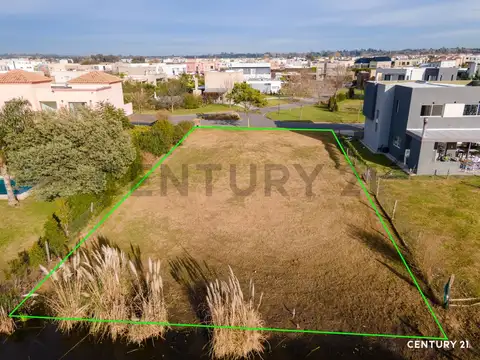 Lote al agua con salida directa al espejo – El Cantón Golf | Nuevo Precio – Opor