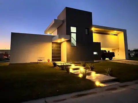 CASA 4 AMBIENTES LARES DE CANNING A ESTRENAR