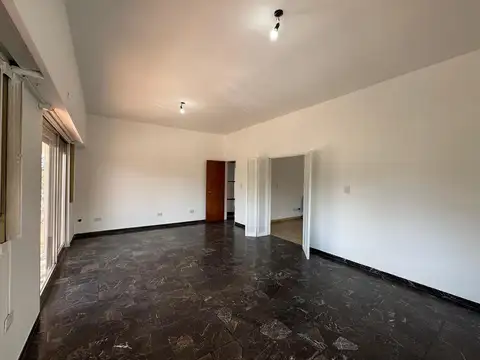 Oficina 5 ambientes con 1 baño