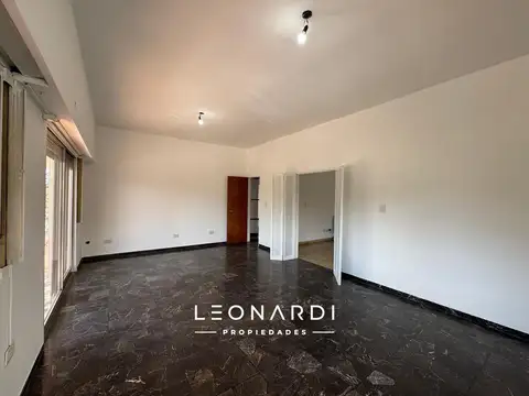 Oficina 5 ambientes con 1 baño