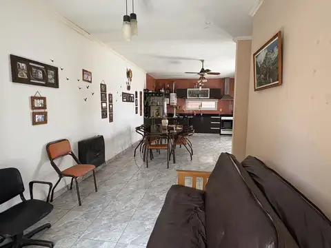 Casa 2 ambientes con 2 baños