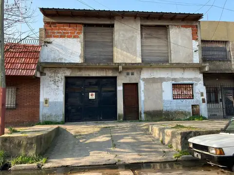 Galpon con departamento venta lanus este