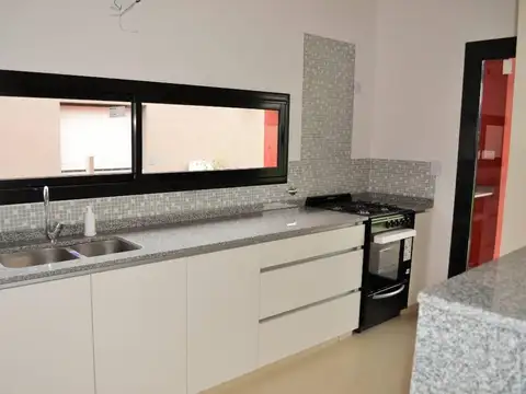 Casa en Alquiler en La Cañada - Los Arces, USD 900