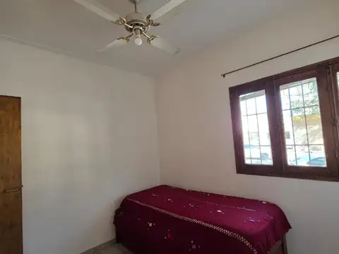 Venta de casa en cuarta seccion, ciudad de Mendoza, tres dormitorios, cochera doble y patio