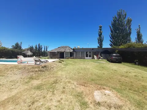 VENTA  HERMOSA CASA CON QUINCHO Y PILETA