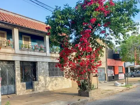 Casa 6 ambientes con 2 baños