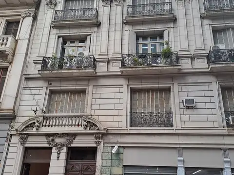 APTO PROFESIONAL Y VIVIENDA -  9 AMBIENTES MONSERRAT VENTA