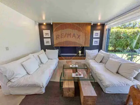 Casa 8 ambientes con 3 baños