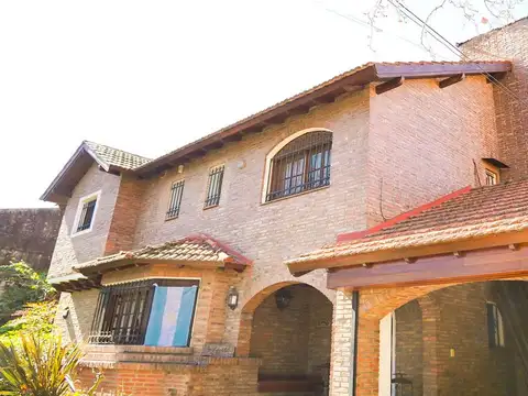 Casa en Venta con 3 cocheras