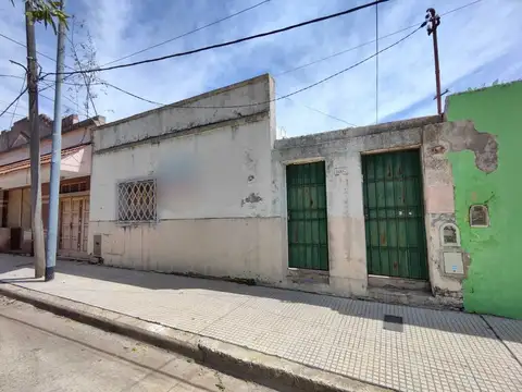 Casa 8 ambientes con 3 baños