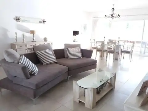 Casa en Alquiler de 4 dormitorios