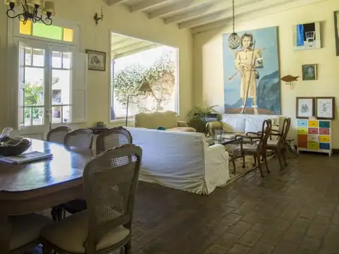 Casa 4 ambientes con 2 baños