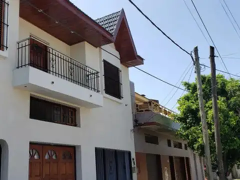 Chalet 5 Ambientes Con Cochera 2 Autos Y  Galpòn