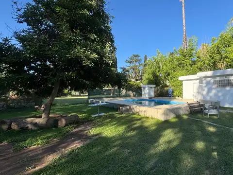 CASA EN VENTA 5 DORMITORIOS + 3 COCHERAS GRAN TERRENO