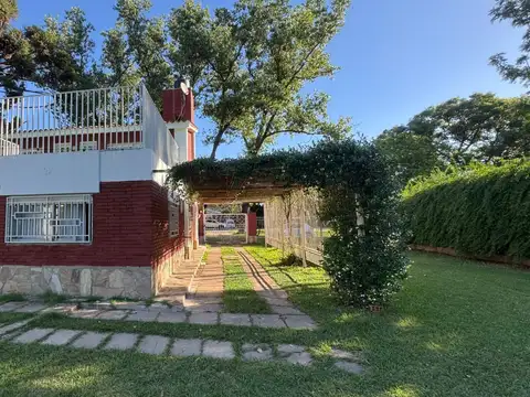 Casa en Venta con 3 cocheras