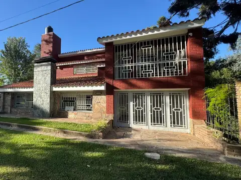 CASA EN VENTA 5 DORMITORIOS + 3 COCHERAS GRAN TERRENO