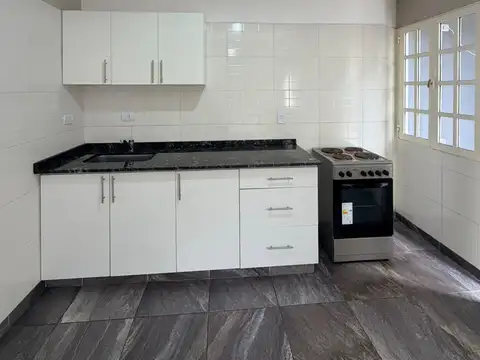 PH DE 3 AMBIENTES EN ALQUILER CON COCHERA CUBIERTA, PATIO – EL PALOMAR