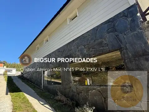 Casa con costa de lago