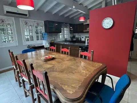 Casa en Venta con 3 cocheras