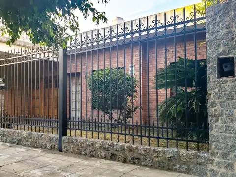 Venta de Chalet en San Martín, reciclado, 300mts totales
