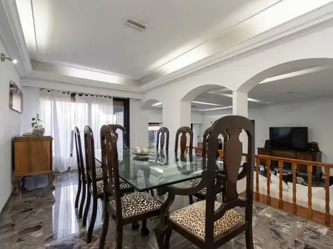 VTA CASA 5 AMB+DEP C/COCH PATIO Y TERRAZA- V. DVTO