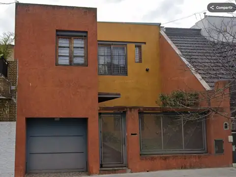 EXCLUSIVA CASA CON GARAGE A 1 CUADRA DEL PARQUE